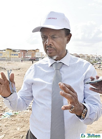 La Mairie De Djibouti A Lassaut Des Vehicules Abandonnes Sur La Voie